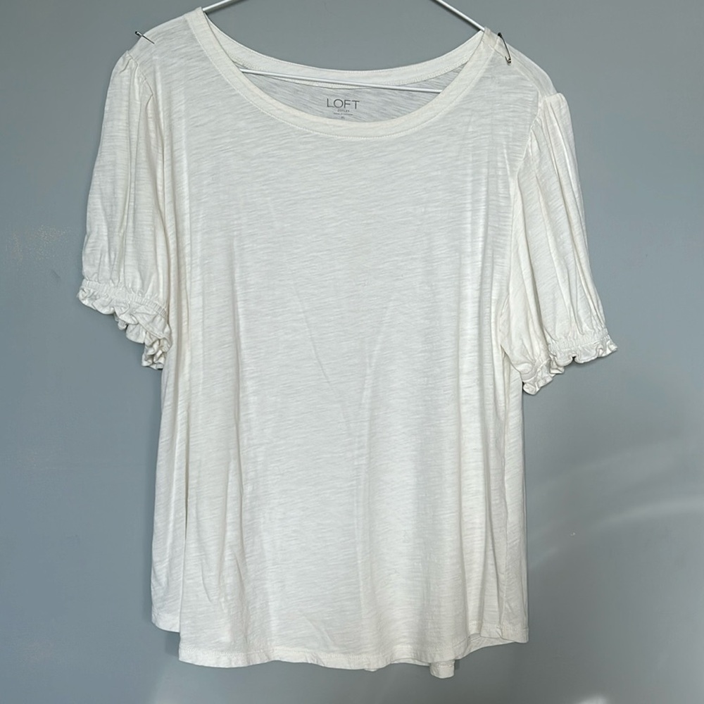 Women’s loft outlet cream shirt size XL Great condition